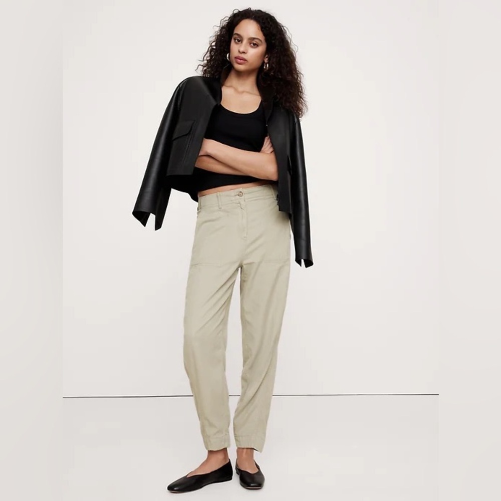 NWT! Banana Republic Green Tea Super-Soft Soma High Rise Barrel Pants - XL 🖤